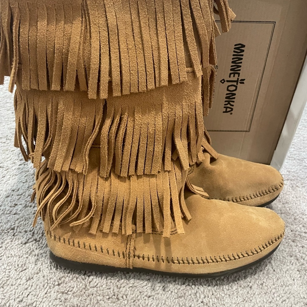 Minnetonka Women's Brown Fringe Moccasins